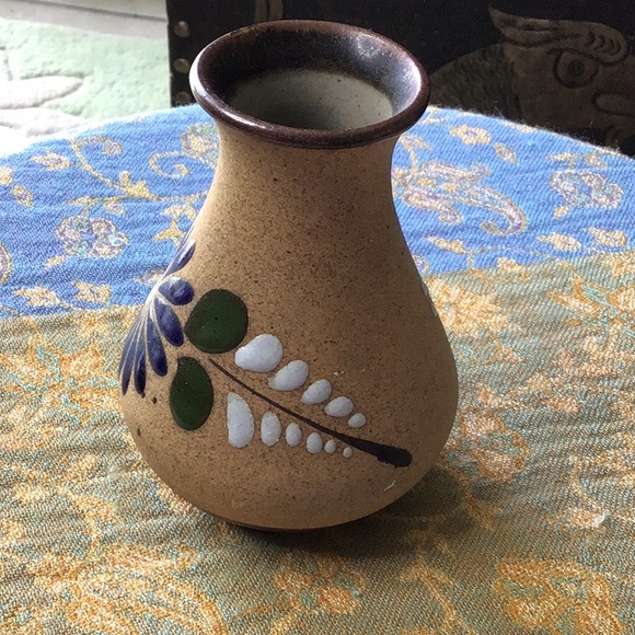 Small hand painted Tonala Mexico bud vase - Picture 2 of 5
